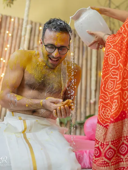 The groom gets a shower of milk or water as part of the Haldi rituals, a refreshing and fun moment.