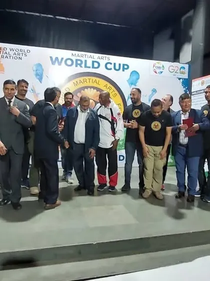 A moment of discussion and congratulations among the officials and masters at the World Cup.