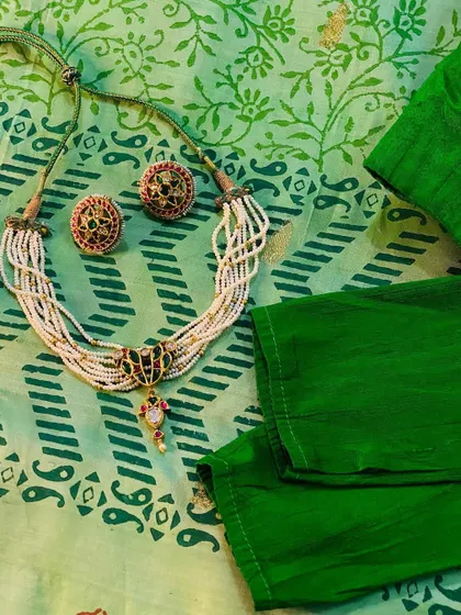 The complete look for a revamped saree. We pair it with a matching blouse and handcrafted jewellery to create a cohesive, beautiful outfit.