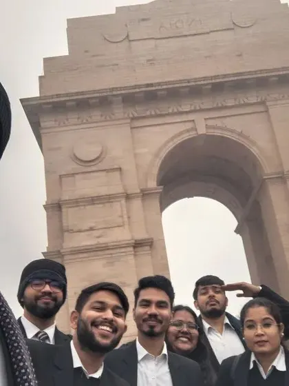 A cool team selfie at India Gate.
