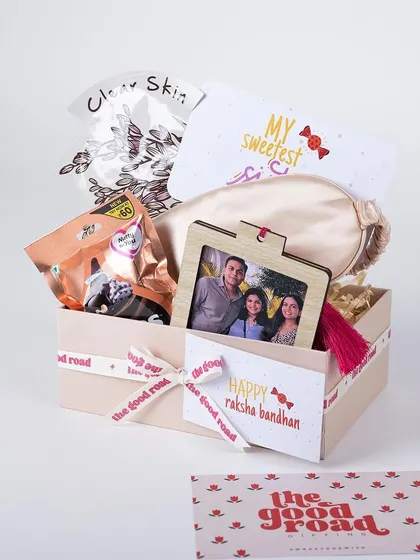 Our Rakhi gift box for sisters, complete with a personalized photo and a custom note card to express your love.