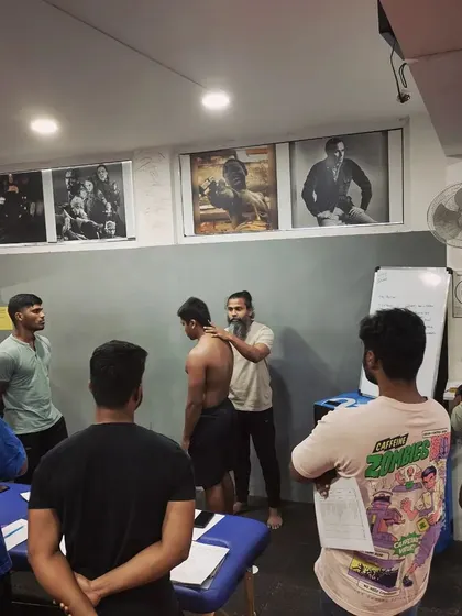 Practical demonstration during the screening masterclass. Understanding anatomy and movement is crucial for any high-level coach.