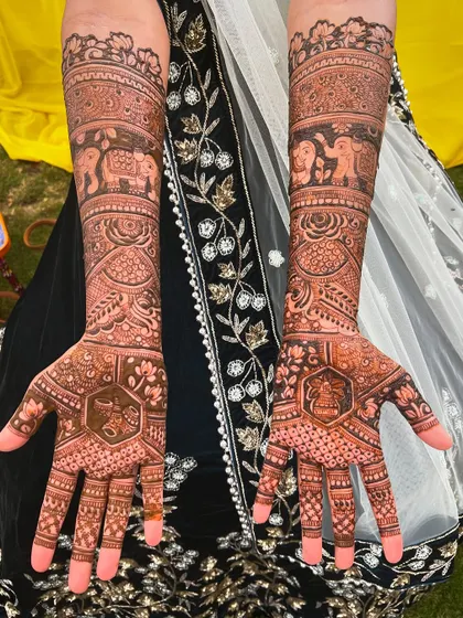 The beautiful, dark stain of a bridal mehendi with hexagonal patterns and elephant motifs.