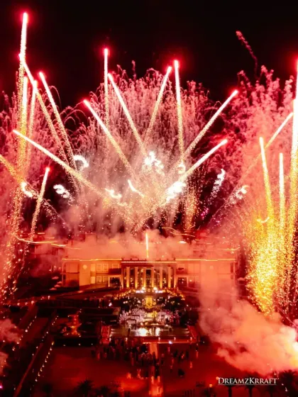 A sky full of red fireworks illuminates the palace, marking the culmination of the wedding ceremony. We use pyrotechnics to create a powerful and celebratory finale that leaves a lasting impression.