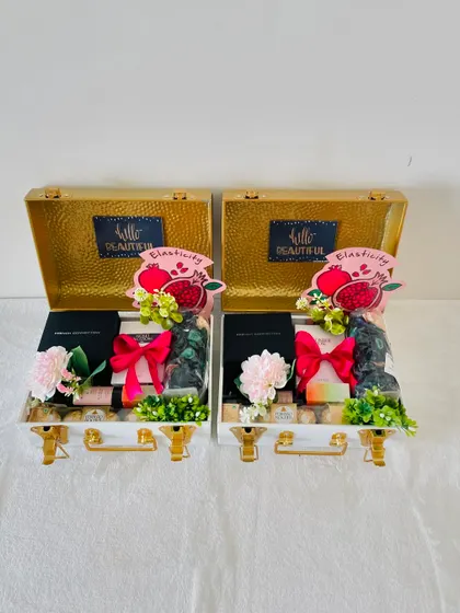 A pair of our "Hello Beautiful" hampers, ready to be gifted. These are perfect for Rakhi, birthdays, or as bridesmaid proposals.
