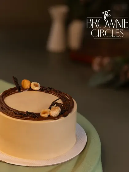 A smooth and elegant Coffee Hazelnut bento cake. The flavour is a balanced blend of rich coffee and toasted hazelnuts, perfect for an afternoon treat.
