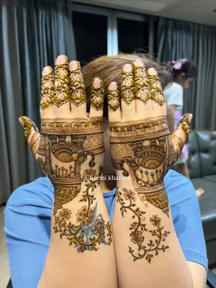 A full view of the royal elephant mehendi design.