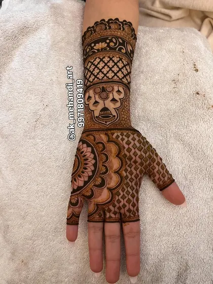 The full hand view of the 'kalash' design, showing how it connects to the patterns on the hand.