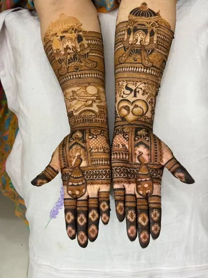 This engagement mehandi design is full of personal touches. It includes a doli scene, an airplane symbolizing travel, and the couple's initials inside intertwined hearts, telling their unique story.