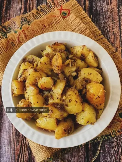 A simple yet satisfying starter of Jeera Aloo. These potatoes are pan-fried with cumin seeds and light spices, making for a comforting and flavorful dish.