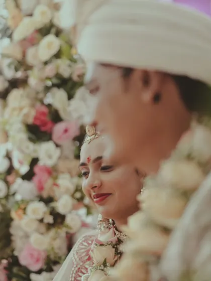 A duplicate of the soft-focus shot of the bride.