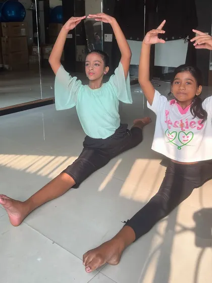 Students practicing splits and leg extensions in my ballet class. These exercises are crucial for developing the flexibility required for ballet.