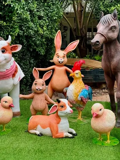 Welcome to the farm! Our complete collection of farm animal props includes a cow, pig, horse, sheep, rabbits, a rooster, and chicks, perfect for a barnyard birthday theme.