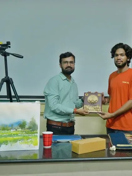 Receiving a token of appreciation from the Fine Art Club of IIT BHU after a wonderful and interactive workshop.
