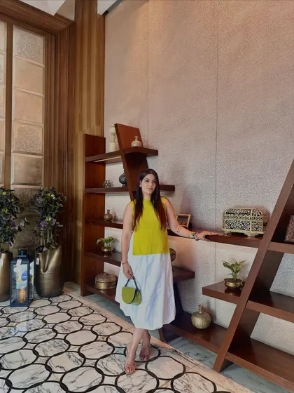 A final look at this chic and modern summer dress.
