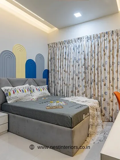 The integrated study desk in this kid's room provides a dedicated space for homework and creativity. The design is clean and modern, ensuring it will be useful for years to come.