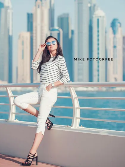 A chic, casual look against the backdrop of the Dubai Marina. This photo shows how I can capture stylish lifestyle content in an international setting, perfect for influencers and brands.