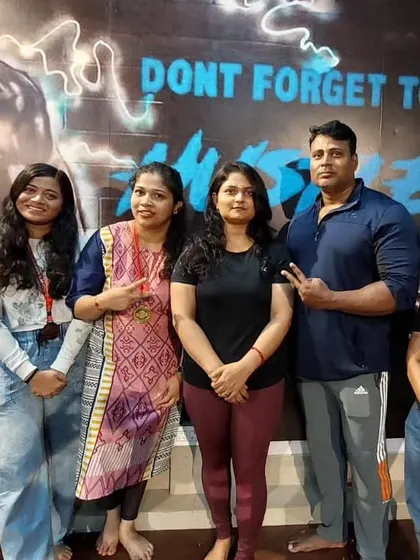 With my strong female students. I am proud to have so many dedicated women in my team, breaking stereotypes and lifting heavy.