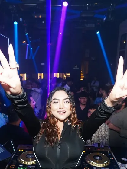 Peace and victory signs to a hyped-up crowd. It's all about good vibes and celebrating the music together.