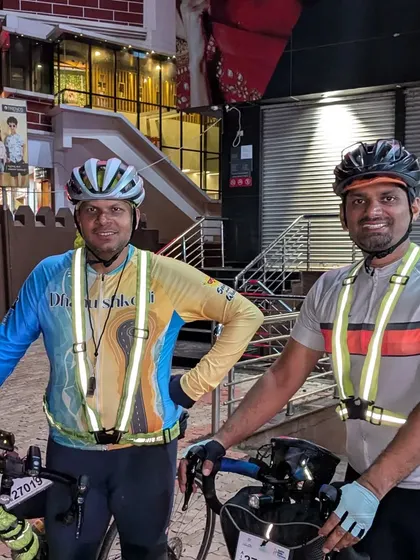 A quick stop at Davangere on the Kittur Express 1000K. After reaching the 575km turnaround point, riders refuel and prepare for the final leg of their journey back to Bangalore.