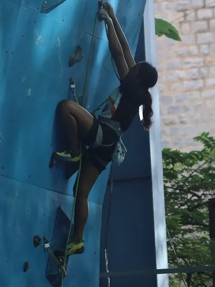 A young athlete competes in the Independence Day Cup 2024 at Yavanika, Bengaluru, demonstrating focus and strength.