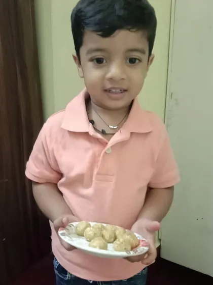 Even through a screen, we can cook together! Our children followed along during a digital class to make their favorite delicacies, proudly showing their creations and sharing the joy with their families.