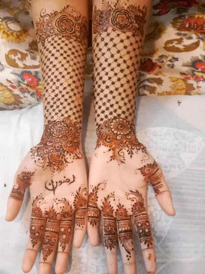 One of my personal favorite designs to create. The net (jaal) pattern on the back of the hands with a floral cuff is both elegant and timeless.