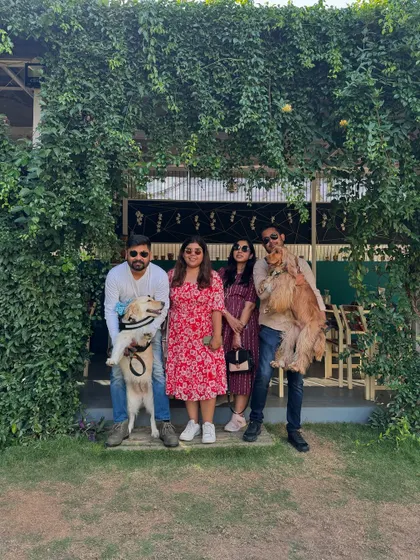 A group picture with our friends and their furry companions.