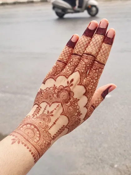 Another angle of the Eid henna stain, showing how the color develops evenly.