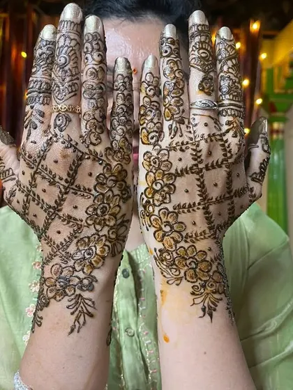 A lovely floral net pattern with a beautiful mature stain. The color will be darkest on the palms and slightly lighter on the arms.