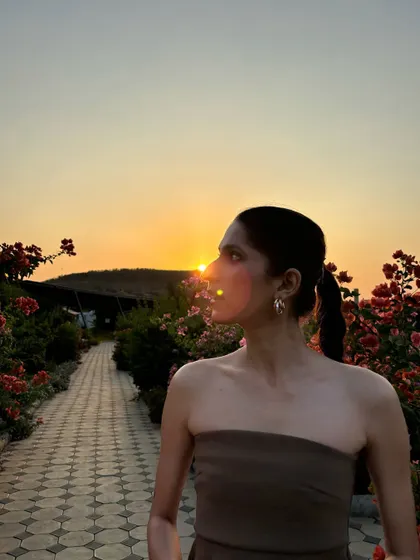 A golden hour moment in a simple brown tube top. The focus here is on the silhouette and the beautiful light.