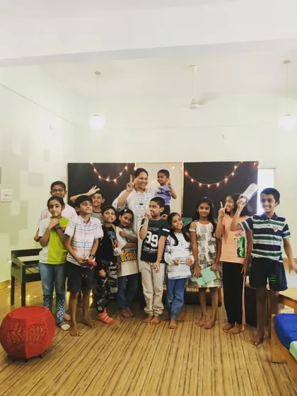Look at this amazing crew from our 'Nautical Narratives' workshop! We love bringing older kids together to share and even create their own stories. This is a fantastic group photo showing the happy faces after a successful story circle.