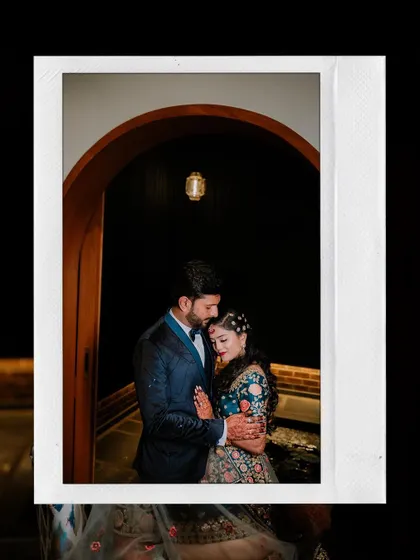Duplicate of image 310, a polaroid-style portrait of the couple.