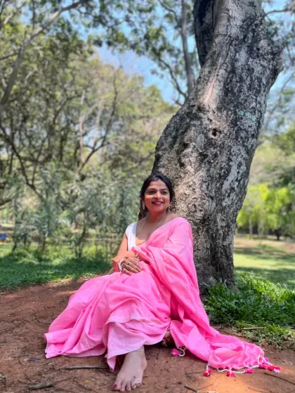 Posed and clicked in a beautiful park. I love being surrounded by nature, it's a huge inspiration for my botanical murals.