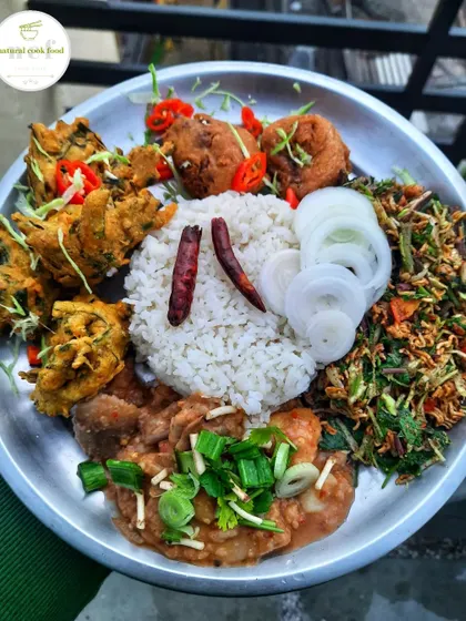 My vegetarian thali is just as flavourful. It comes with aloo chop (potato fritters), bora (lentil fritters), eromba (vegetable mash), and a crunchy mimi singju.