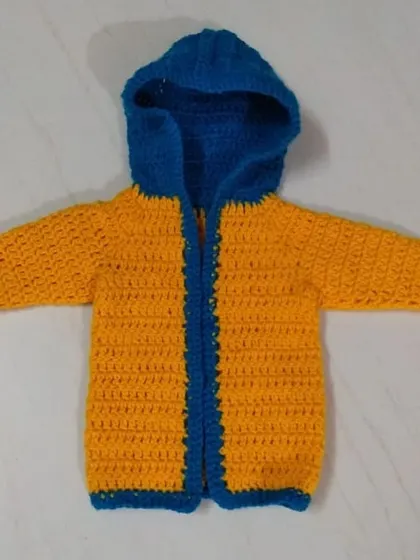 A bright and cheerful hooded baby sweater in yellow and blue, perfect for keeping your little one warm and stylish.