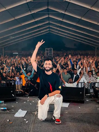 A picture with the incredible 12,000-strong crowd at Sargam '23.