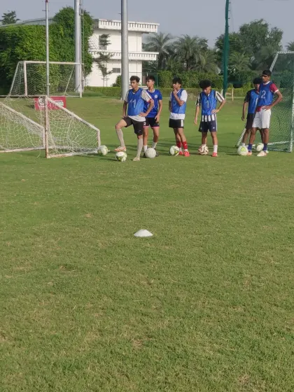 Players waiting for their turn in a shooting drill. Every session is structured to maximize repetitions and ensure every player is actively engaged in their development.