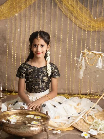 A beautiful solo portrait from our Onam session. The setup, with the nilavilakku and flower petals, is designed to celebrate the spirit of the festival.