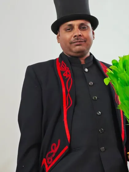 The magical blooming bouquet is a beautiful and surprising production trick. It adds a splash of color and is a wonderful opener for a stage or parlor magic show.