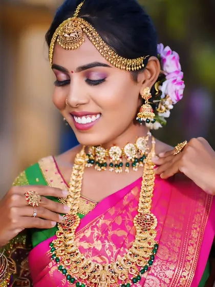 This close-up shows the detail in our kemp and green stone bridal set. The combination of the choker and long haram creates a layered, royal look perfect for your muhurtham.