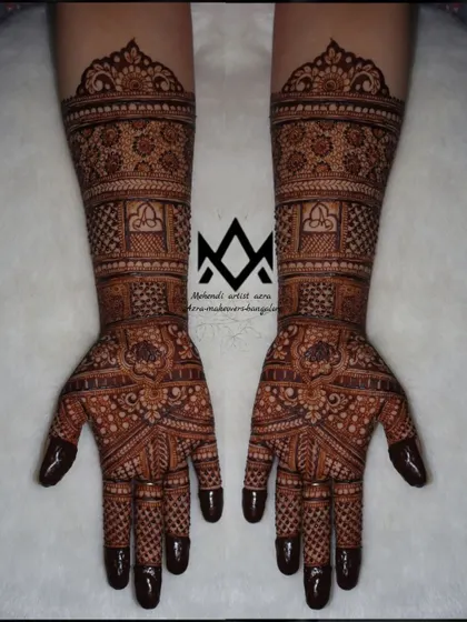 Symmetrical bridal mehendi with traditional Indian motifs, perfect for a classic and timeless wedding look.