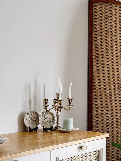 Another detail shot of the crockery unit and cane screen.
