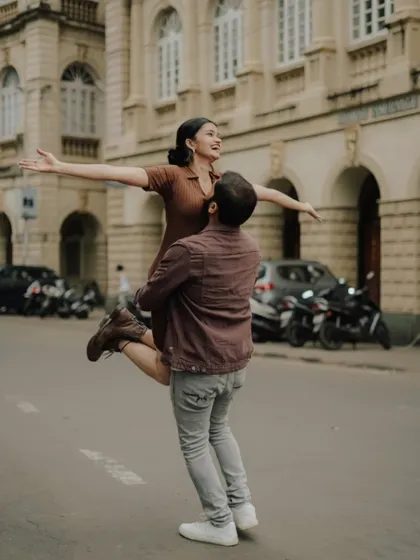 Let's capture the joy of your love in the heart of the city. This dynamic shot of Pragati and Swapnil on a Mumbai street is full of life and happiness, a perfect memory of their urban love story.