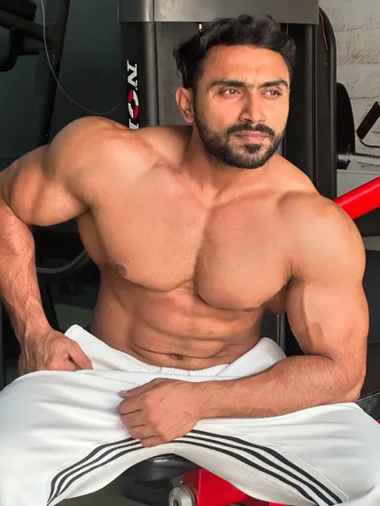 Apni masti m mast raho. A relaxed, shirtless pose in the gym.