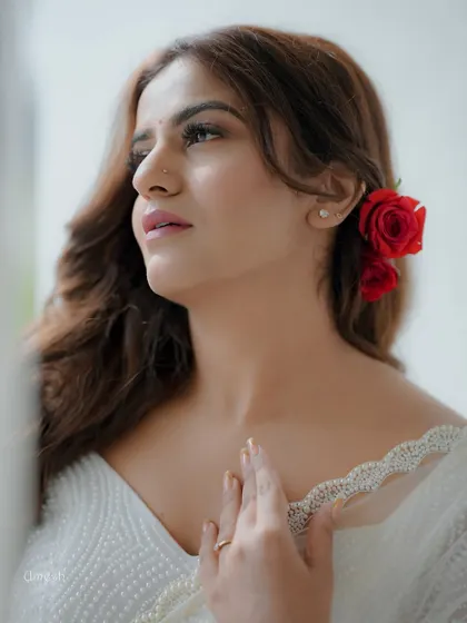 A close-up of the soft and natural makeup. The focus is on luminous skin, brushed brows, and a hint of colour on the lips and cheeks.
