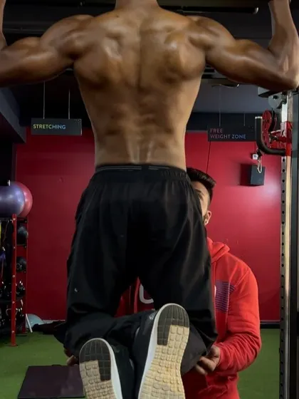Here I am assisting my client with pull-ups. My coaching ensures that even experienced lifters are pushing their limits and maintaining proper form.