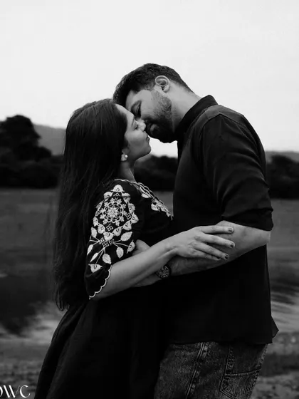 An intimate black and white embrace by the lake, this photo is full of emotion and timeless romance.