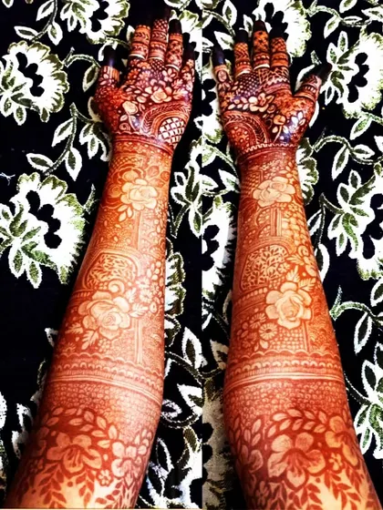 A stunning example of the rich, dark stain from a full bridal mehendi. I take great pride in my homemade paste that delivers these consistently beautiful results.