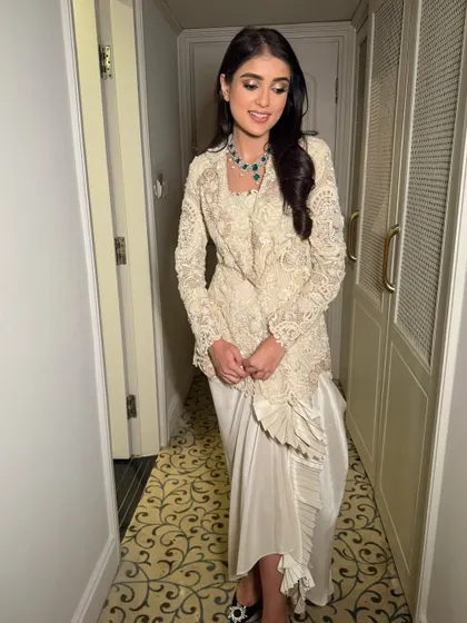 Glowing beauty alert! Paridhi shines with my signature soft glam look, featuring smokey eyes, a subtle highlight, and a whole lot of elegance for her evening event.